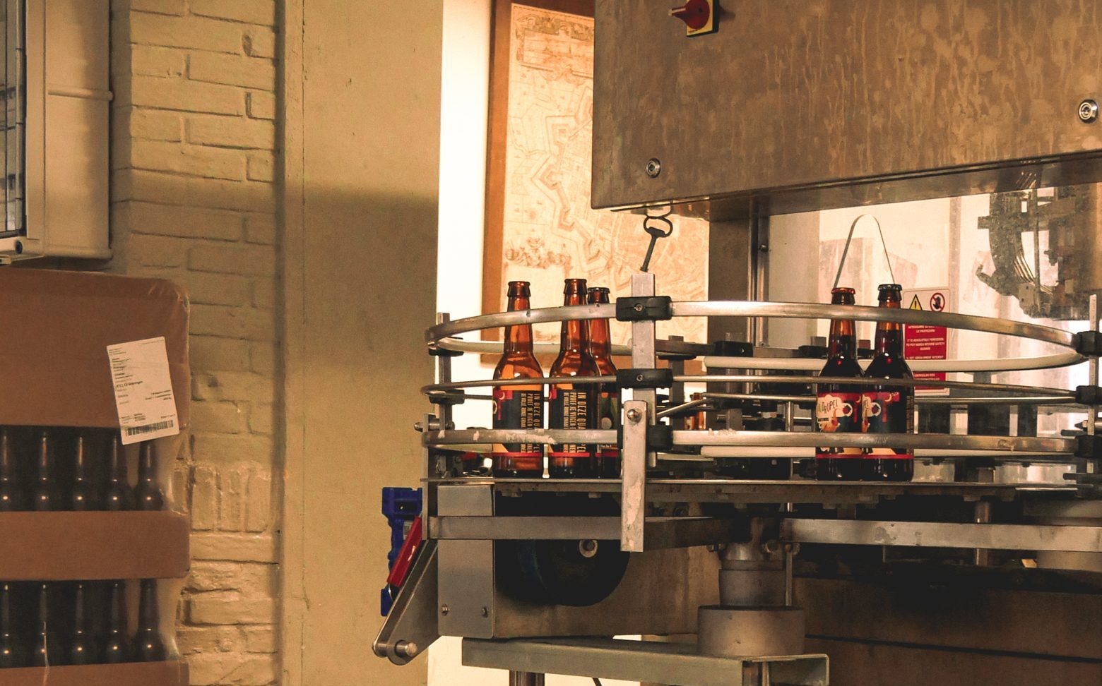 Etiket en afvulmachine van brouwerij Martinus